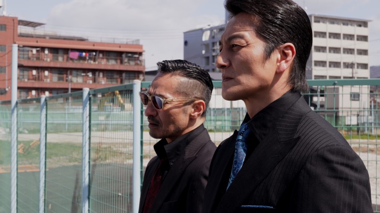 健次郎の死を受けて京都へ向かう氷室と田村